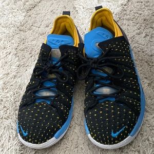 Lebron James 18 shoes size 5.5